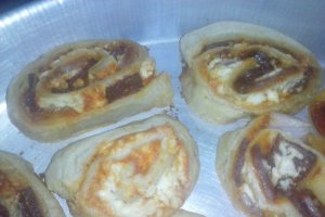 Mini pizza in aluat de patiserie