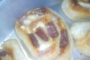 Mini pizza in aluat de patiserie