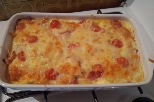 Cartofi la cuptor cu piept de pui si branza