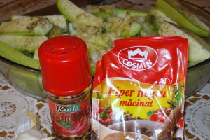 Dovlecei  picanti cu carnaciori oltenesti