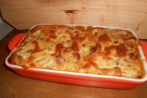 Budinca cu cartofi si pastrama de porc