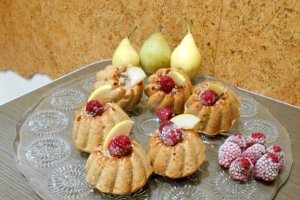 Guguluf cu piure de castane si pere