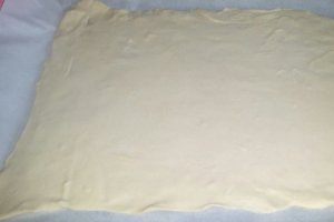 Rulada "cosiță" cu pesto