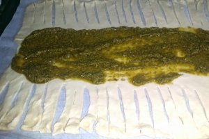 Rulada "cosiță" cu pesto