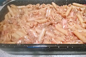 Penne la cuptor cu carne tocata si ciuperci