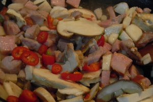 Tortellini cu sunca si hribi de padure