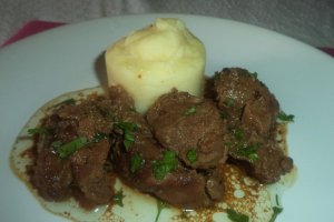 Friptura de porc in vin rosu la tigaie