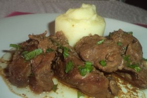 Friptura de porc in vin rosu la tigaie