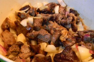 Gulas de oaie cu fasole boabe