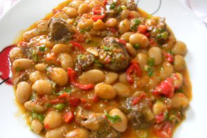 Gulas de oaie cu fasole boabe