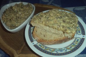 Salata din bureti de roua cu maioneza si marar