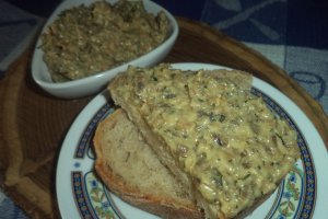 Salata din bureti de roua cu maioneza si marar