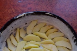 Clafoutis cu mere caramelizate