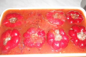 Gogosari umpluti, in sos de ceapa