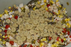 Salata de piept de pui cu ciuperci si baby corn