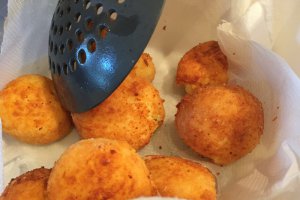 Bulete de cartofi si branza