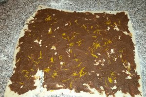 Cornulete din foietaj cu ciocolata si nuca