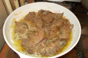 Ficat de porc cu ceapa