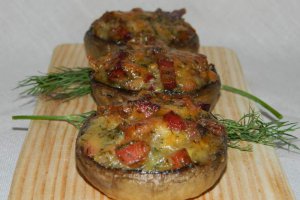 Garnitura ciuperci umplute la cuptor