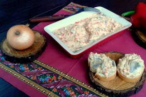 Salata de vinete cu ardei copti si ciuperci