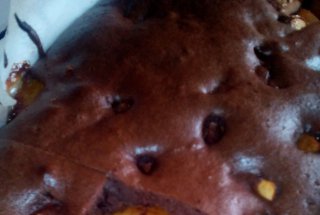 Pandispan cu cacao si fructe