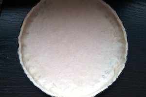 Tarta  cu crema de vanilie si piersici