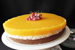 Cheesecake cu jeleu de piersici