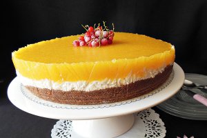 Cheesecake cu jeleu de piersici