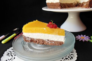 Cheesecake cu jeleu de piersici