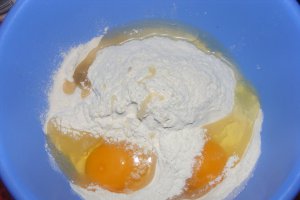 Clatite umplute cu piept de pui si conopida