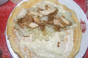 Clatite umplute cu piept de pui si conopida