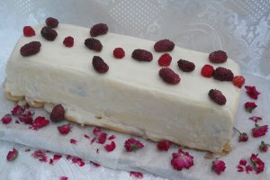 Inghetata de vanilie cu fructe tropicale