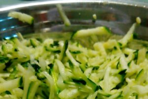 Chiftele de dovlecei cu parmezan