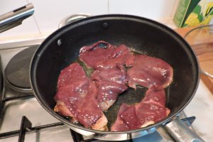 Ficat de porc cu sos de mustar