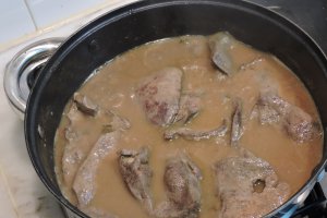Ficat de porc cu sos de mustar