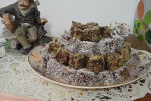 Tăvălite cu nuca de cocos și miez de nucă