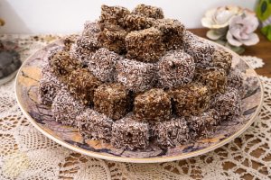 Tăvălite cu nuca de cocos și miez de nucă