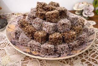 Tăvălite cu nuca de cocos și miez de nucă