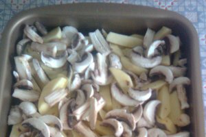 Muschiulet afumat de porc cu cartofi si ciuperci la cuptor