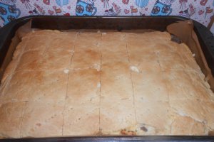 Placinta cu branza dulce si foi de casa