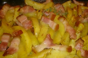 Cartofi cu bacon la cuptor