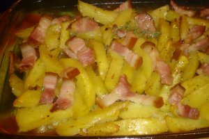 Cartofi cu bacon la cuptor