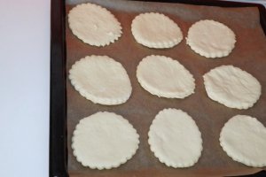 Tartine cu branza, nuci si pere