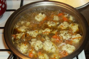 Ciorba de perisoare din carne de pui