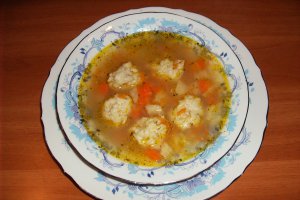Ciorba de perisoare din carne de pui