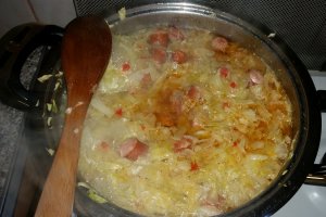 Varza dulce cu carnati
