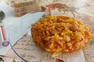 Varza dulce cu carnati