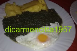 Urzici cu ochiuri si mamaliguta prajita.