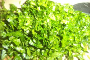 Salata de legume fierte cu maioneza si patrunjel verde