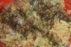 Salata de legume fierte cu maioneza si patrunjel verde